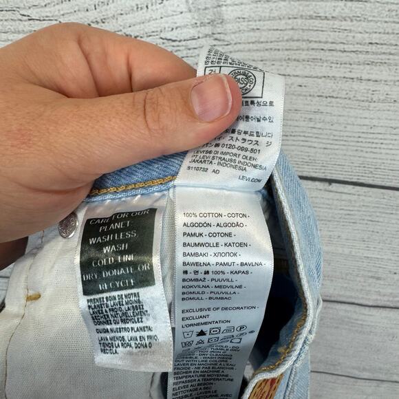 Levi's Women's 501 Light Wash Distressed High Waisted Denim Shorts Size 30 - Picture 9 of 10